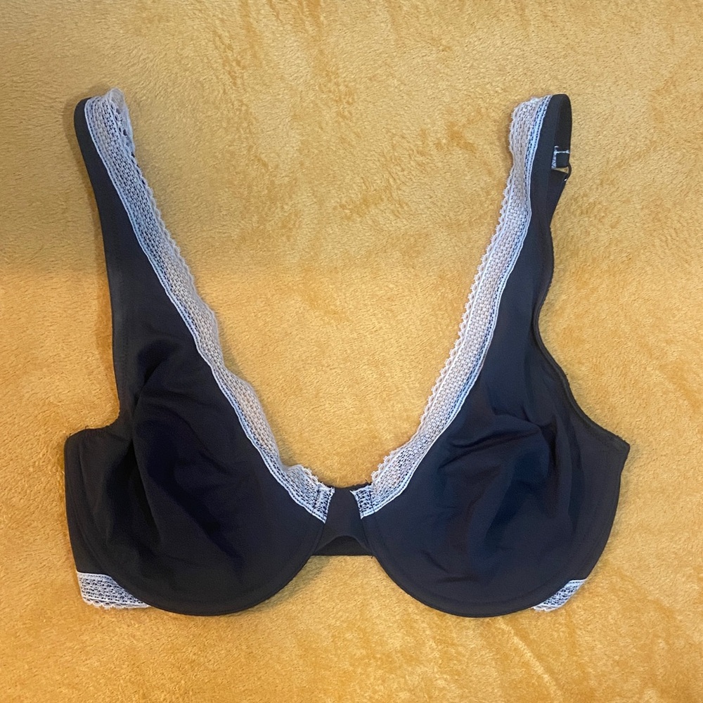 Victoria's Secret Black and White Lace unlined Bra